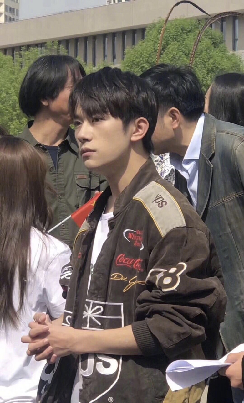 刘昊然和易烊千玺同框,男生的身高还是很重要