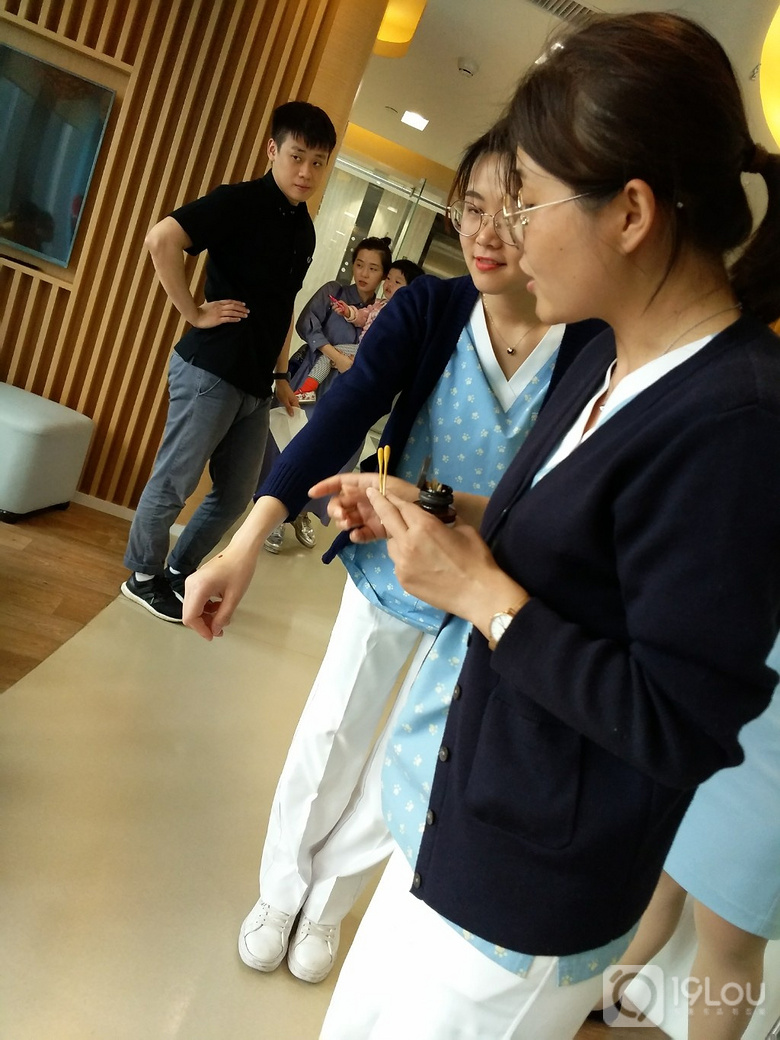 我今天去当小医生了,小家伙们对爸比说¡£