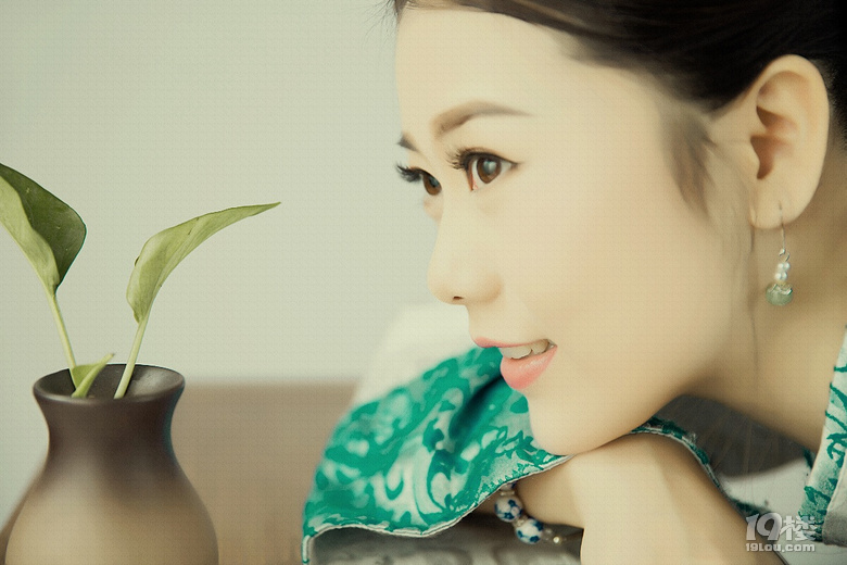 【穿搭自習(xí)室：最色彩】黑白灰患者的轉(zhuǎn)變