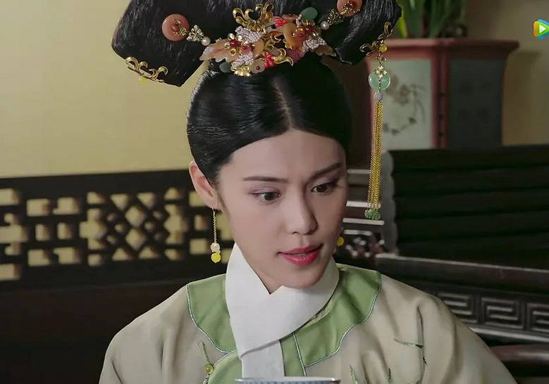 长脸可以说是女生男相的重要点之一,比如《如懿传》里的黄琦莹,好多