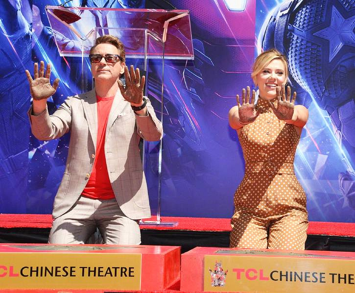 初代复联成员在好莱坞留手印 美队签名钢铁