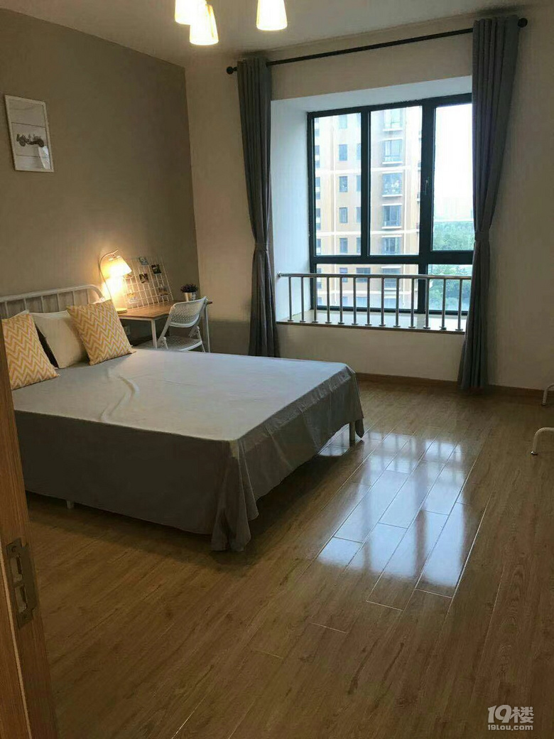 【滨兴家园】地铁口旁边零距离小区上班时间最