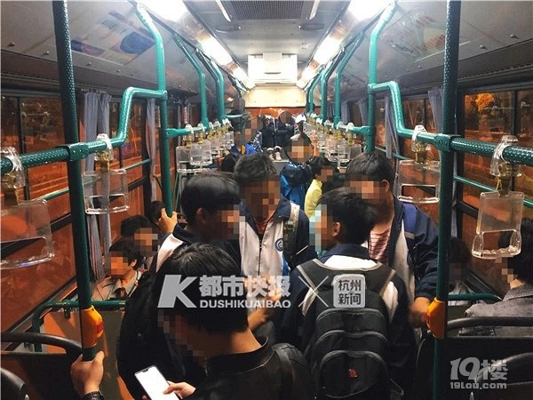 小伙杭州上班月入7000多元,在海寧租幾百的單間,每天來(lái)回!