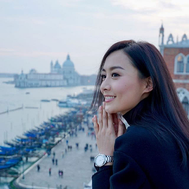 37岁港星陈法拉再婚,留学期间与法国丈夫一见钟