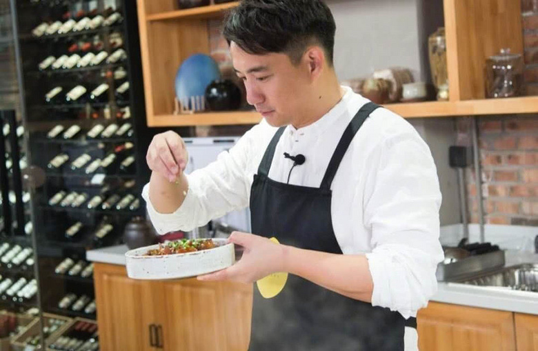 47岁的黄磊不甘安于现状,离开北京电影学院,准