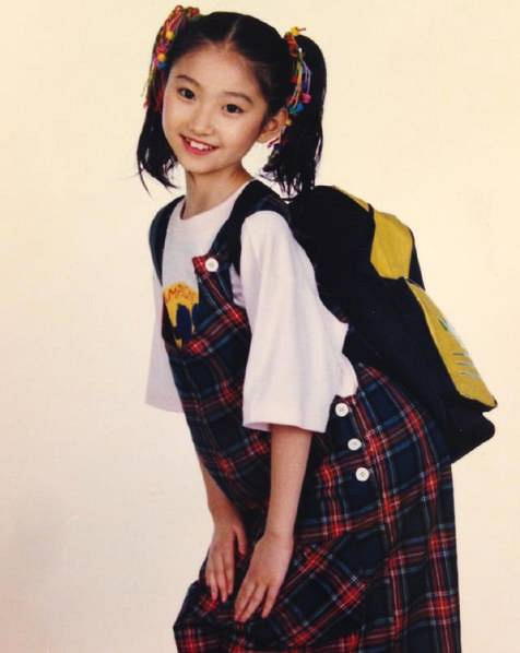 景甜罕见童年照曝光 同款眉心一点红引网友直