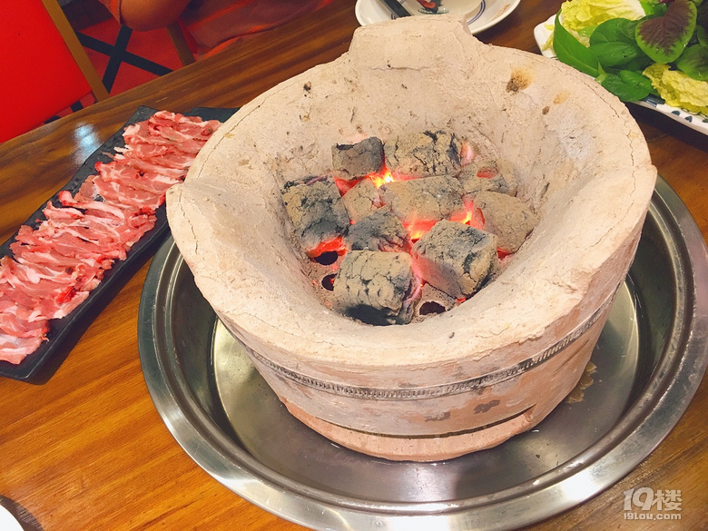霸王餐+顏值與口味同時(shí)在線的網(wǎng)紅海鮮火鍋?zhàn)咂饉