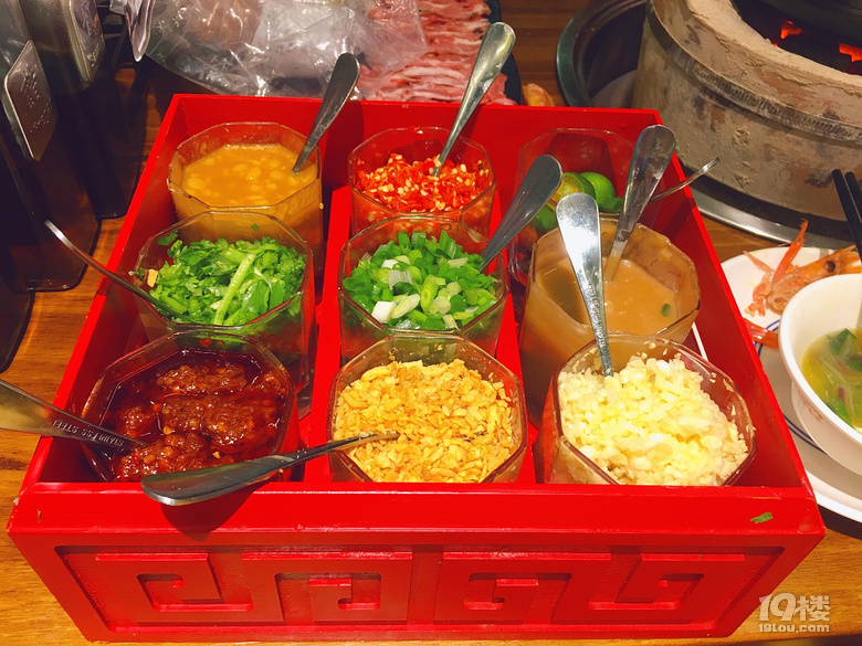 霸王餐+顏值與口味同時(shí)在線的網(wǎng)紅海鮮火鍋?zhàn)咂饉