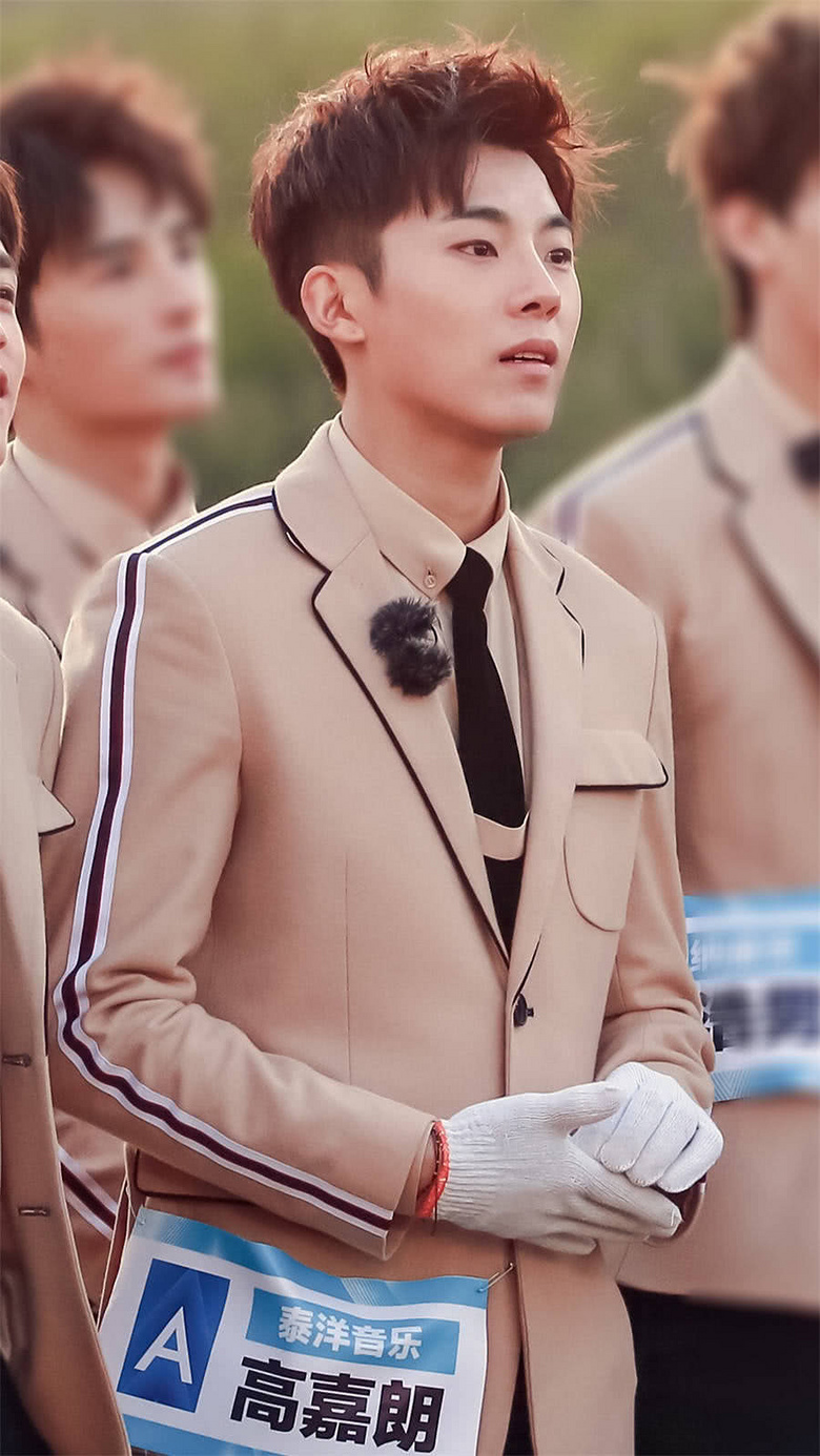 高嘉朗为热巴当保镖,表演《创造营三宝》贡献最大笑