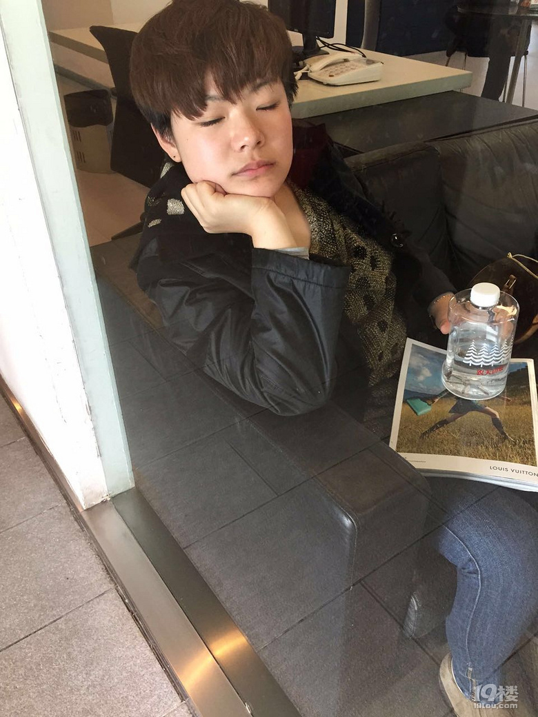 我28岁,已期盼逆生长,颜值不够,正气来凑