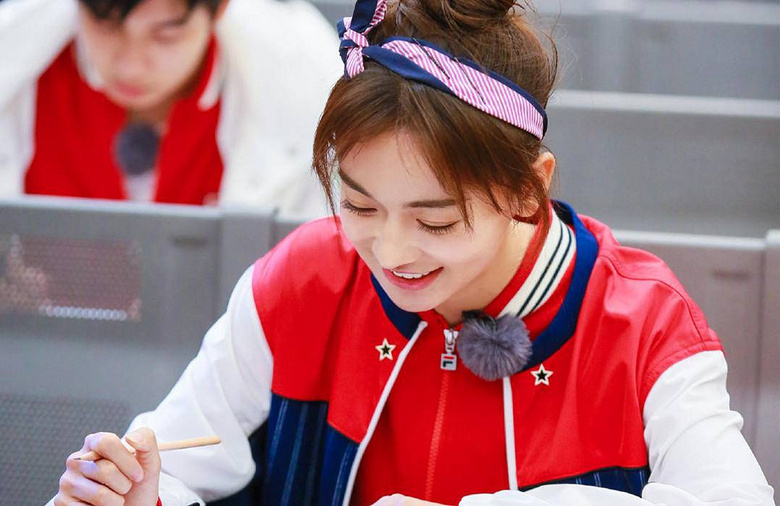 吴谨言新综艺《环游记》比肩杨颖,播出6期赶超