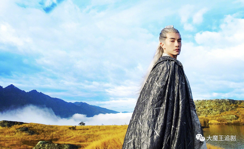 他饰演的七度王爵银尘,形象将就. 演员还挺用心,自己配的音.