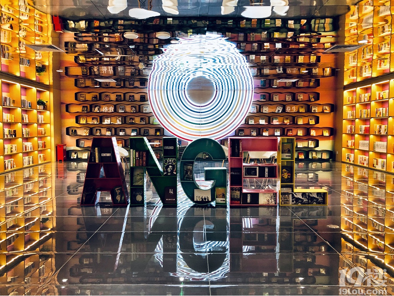 忙里偷闲,偶遇一家好书店,那个让你体温升