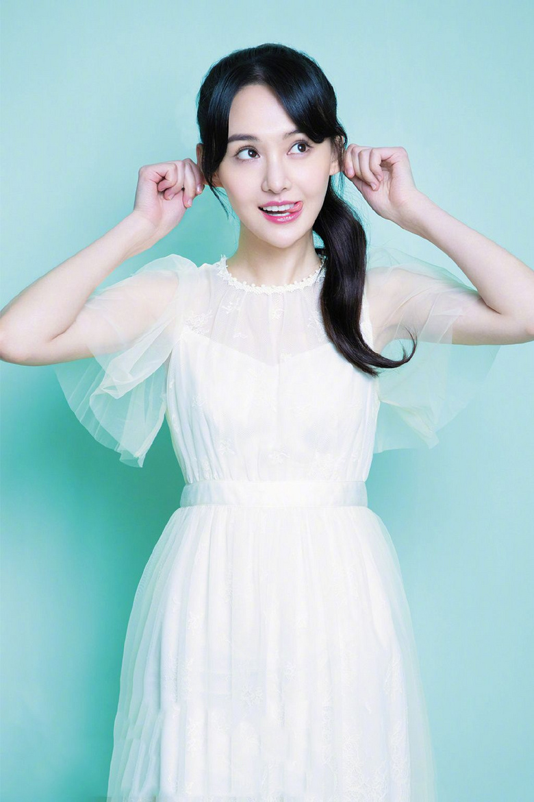 郑爽久违拍大片模样好青涩,网友:重回楚雨荨时光