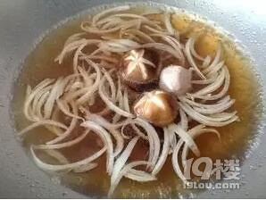 家常版的锅烧面很简单,牛得多的锅烧面给你不一样的味道
