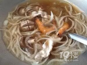 家常版的锅烧面很简单,牛得多的锅烧面给你不一样的味道