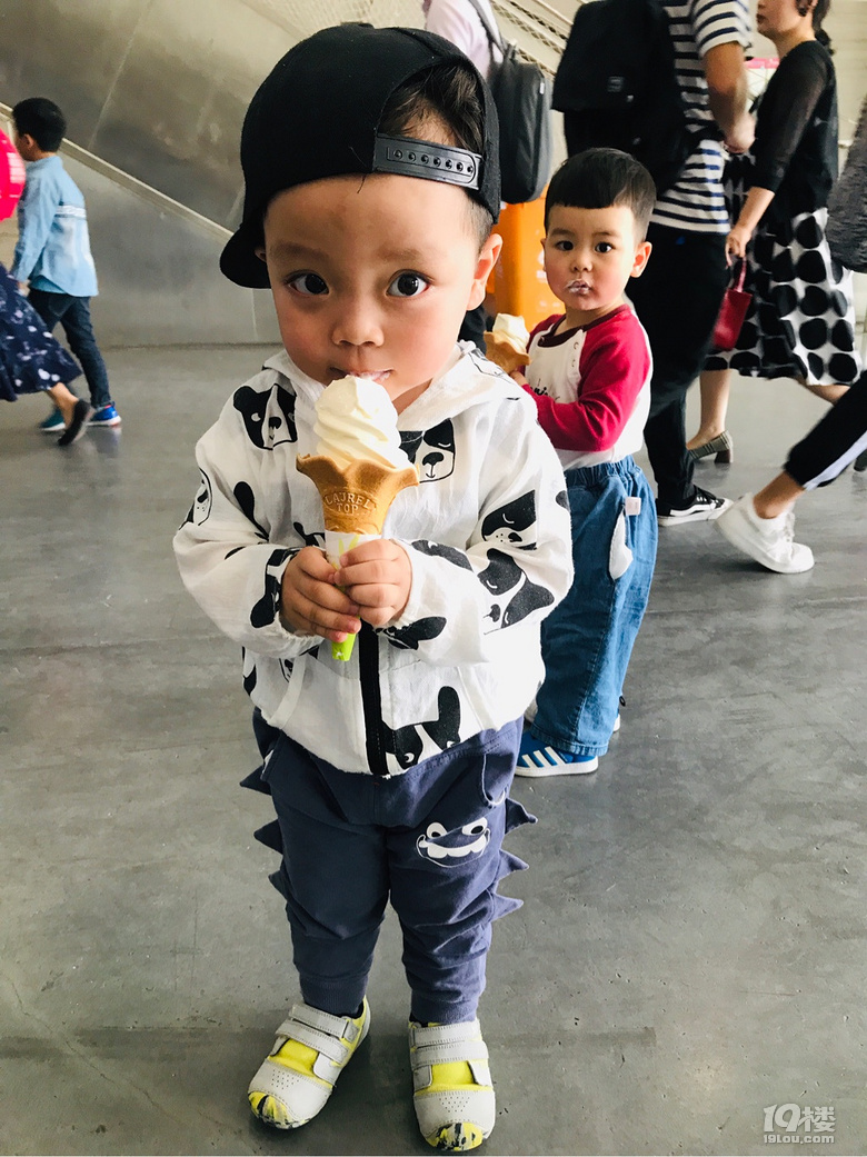 【娃的OOTD】谁说男孩子就不能打扮了-看大眼萌娃的时装秀