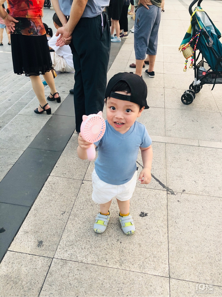 【娃的OOTD】谁说男孩子就不能打扮了-看大眼萌娃的时装秀