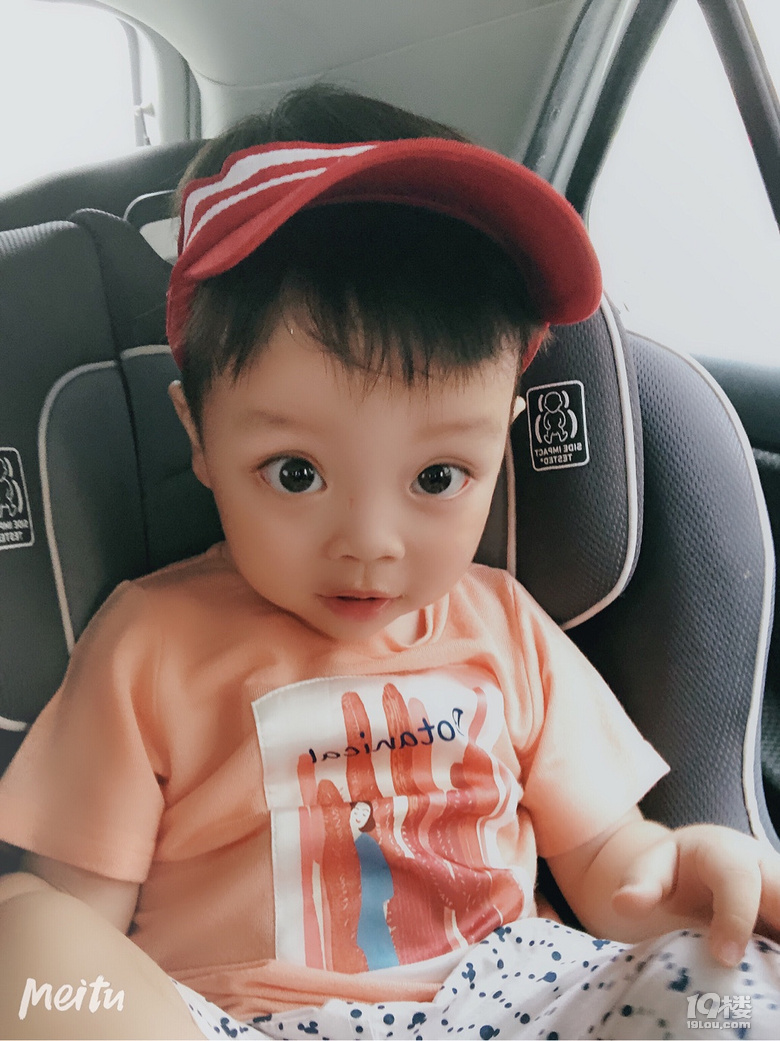 【娃的OOTD】谁说男孩子就不能打扮了-看大眼萌娃的时装秀