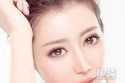 割双眼皮多少钱?