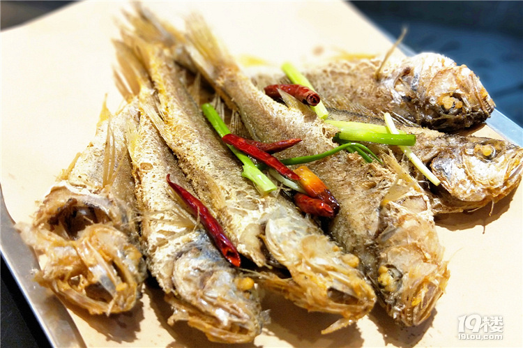 啤酒生蚝小龙虾,人间有味是清欢