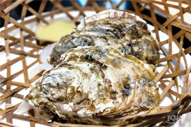 啤酒生蚝小龙虾,人间有味是清欢