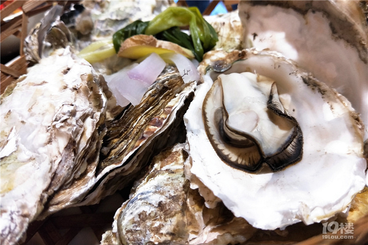啤酒生蚝小龙虾,人间有味是清欢
