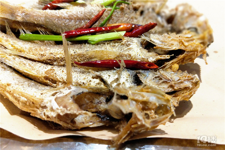啤酒生蚝小龙虾,人间有味是清欢