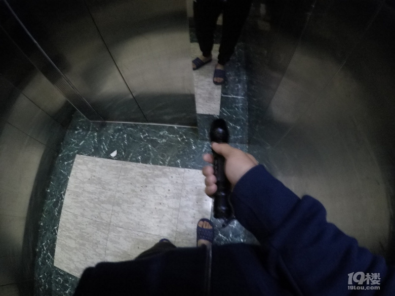 一个人,19个小时,900公里狂奔
