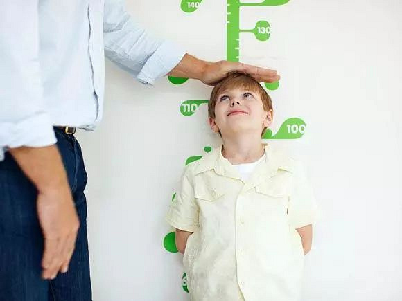 每天跳绳1000个,12岁男孩成了班里最矮的!爸爸