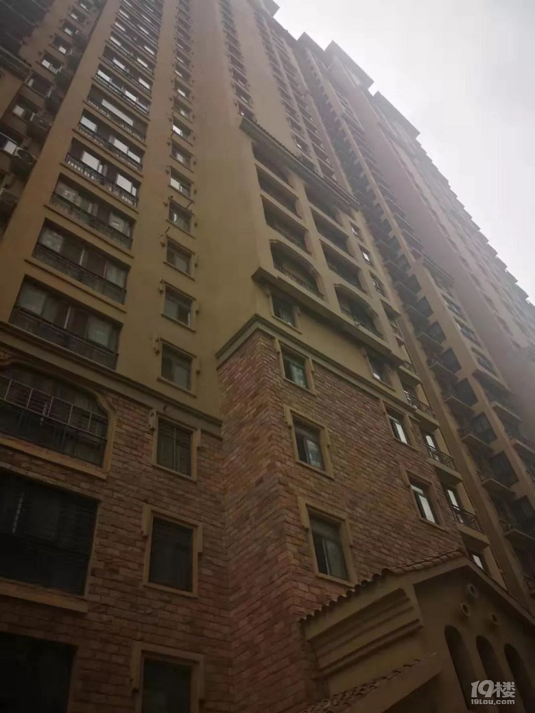 13岁男孩16楼扔下俩灭火器全楼居民愤怒提出