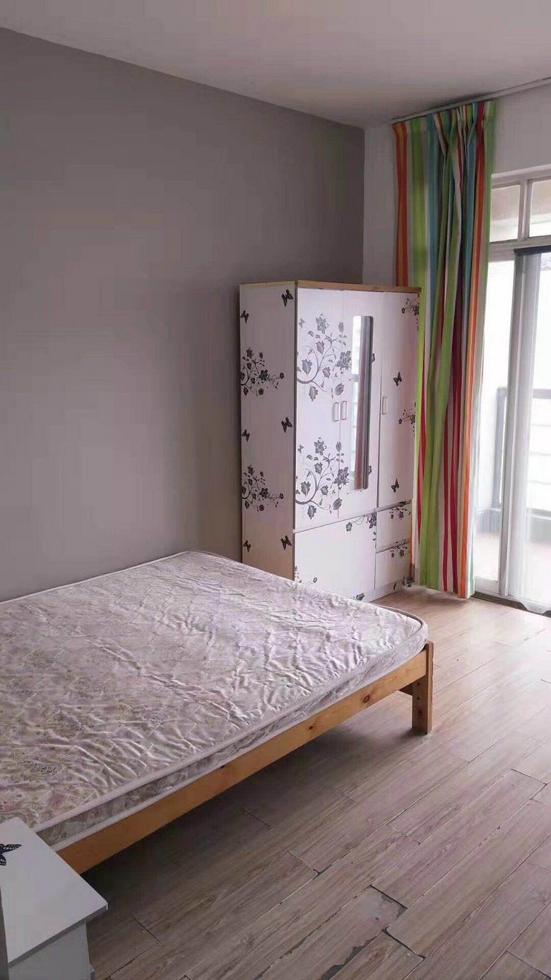 西铭苑,简装一室一厅出租,包物业