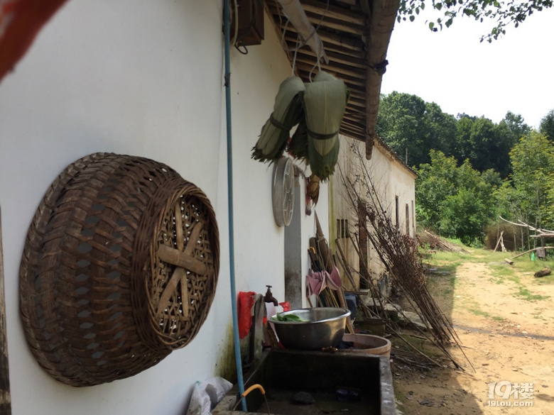 走進(jìn)績(jī)溪過(guò)暑假