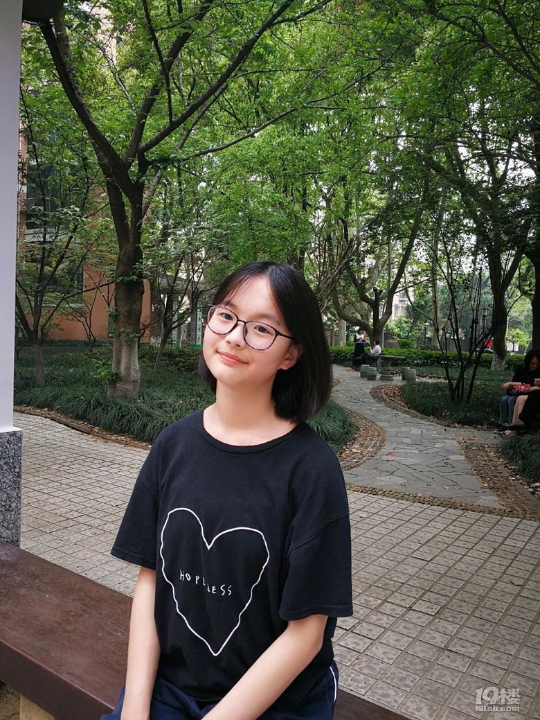 不得了杭州女生初一开始做微商挣了4万