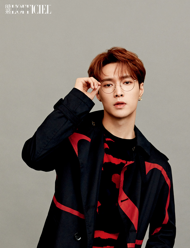 张艺兴炫腹封面大片曝光 自在率性探寻音乐的