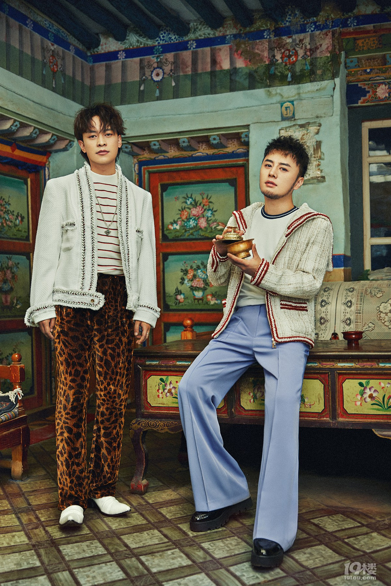 流行组合ANU藏区实景拍摄 时尚和民族完美结