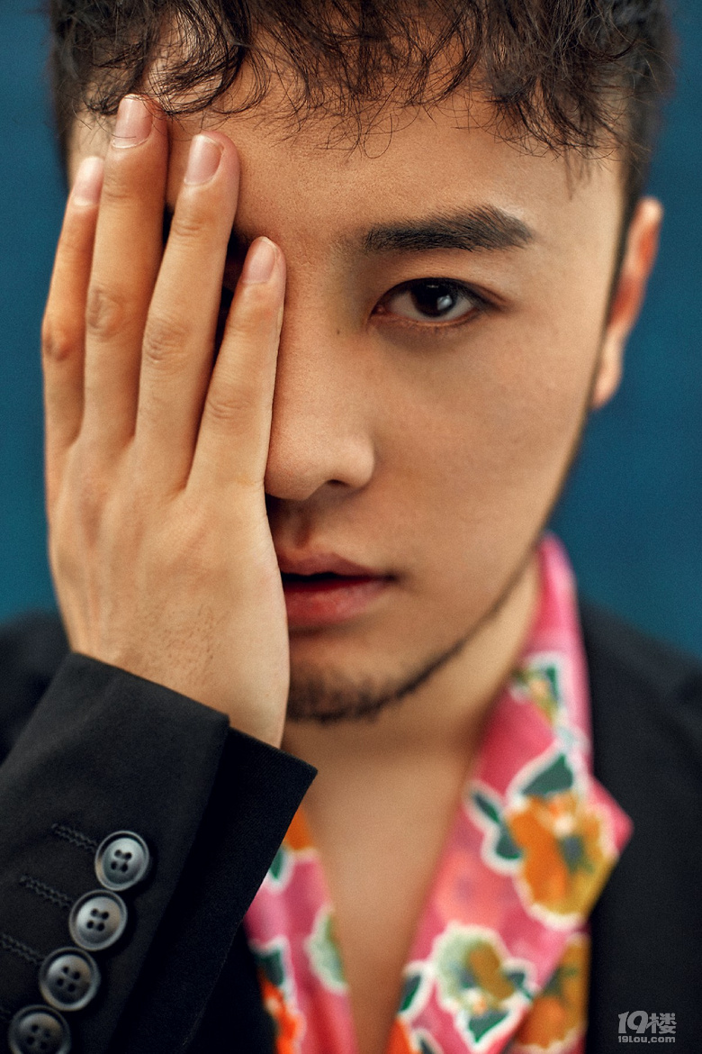 流行组合ANU藏区实景拍摄 时尚和民族完美结