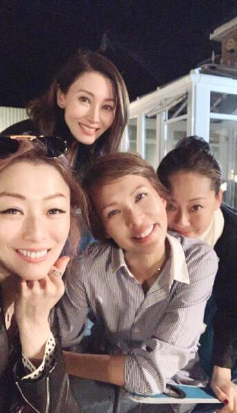 APAA-343闺蜜团体家庭出游 李嘉欣晒照郑秀文面露神采