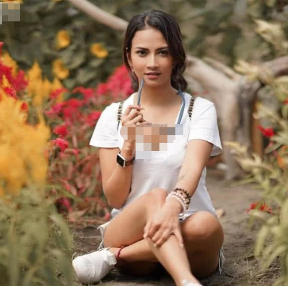 女星陪睡被捕获(追球)刑五个月,出狱后自曝被22名狱友围观上厕