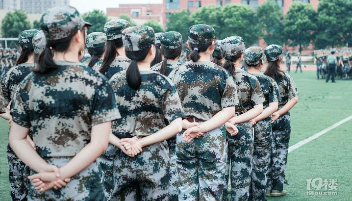 大学新生为什么要军训？大学军训是一种什么样的体验？