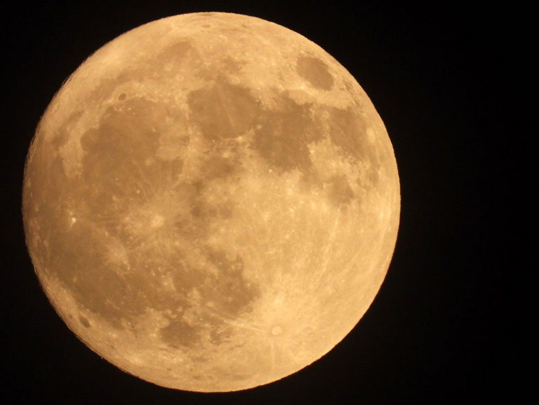 发两张月亮照片