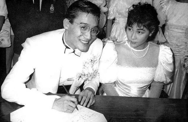 他是影帝中的影帝,也是最佳丈夫,30年感情被誉"香港童话"