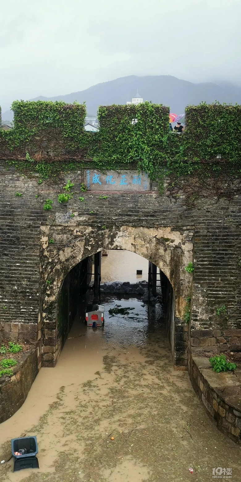 36年没关的望江门下闸了!城门关闭,临海进入封城状态.