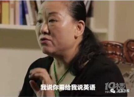 工体外醉酒姑娘险被4名老外架走！这位大姐一句话，镇住全场