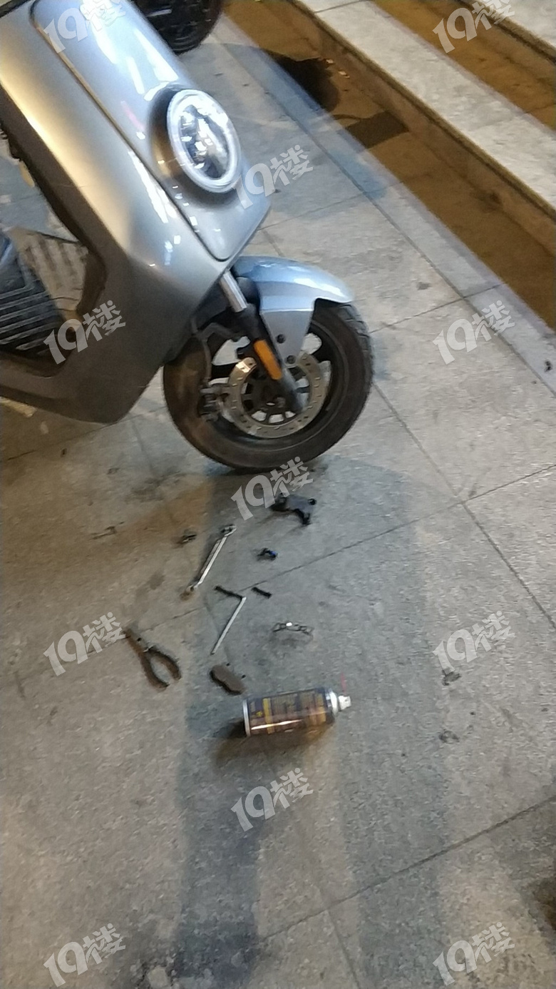 小牛电动车坏了换个刹车片要60