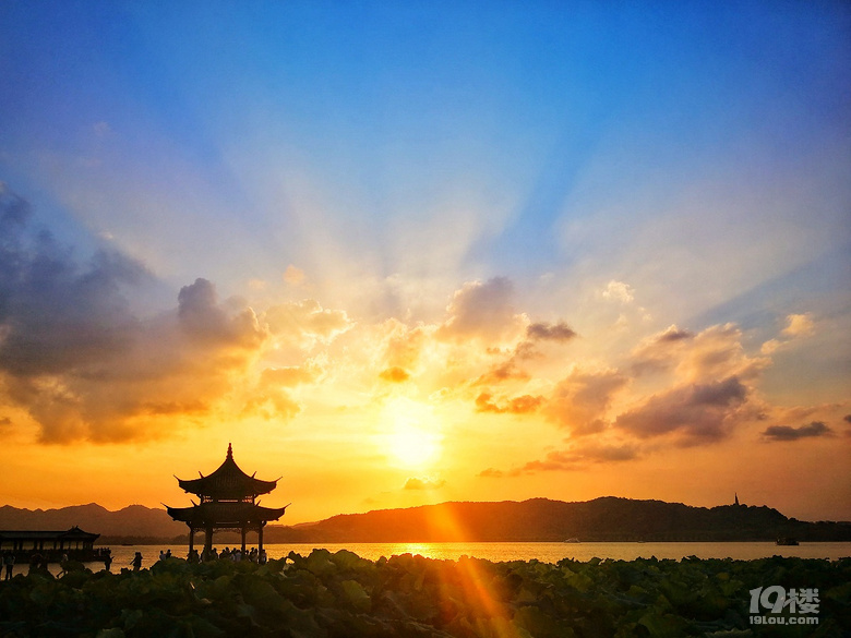 杭州西湖日出