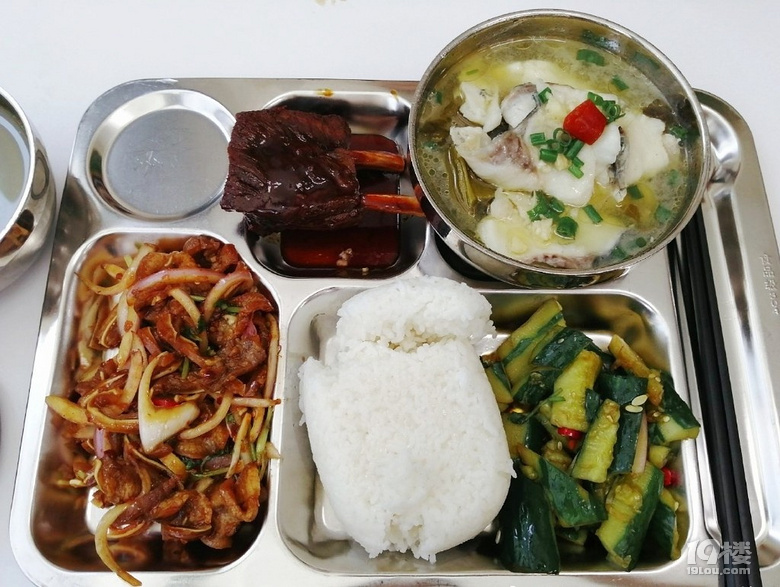 公司的工作餐还不错.