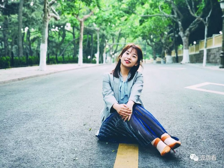 她用爽朗的笑声陪伴扬州人13年,轻松笑容的背