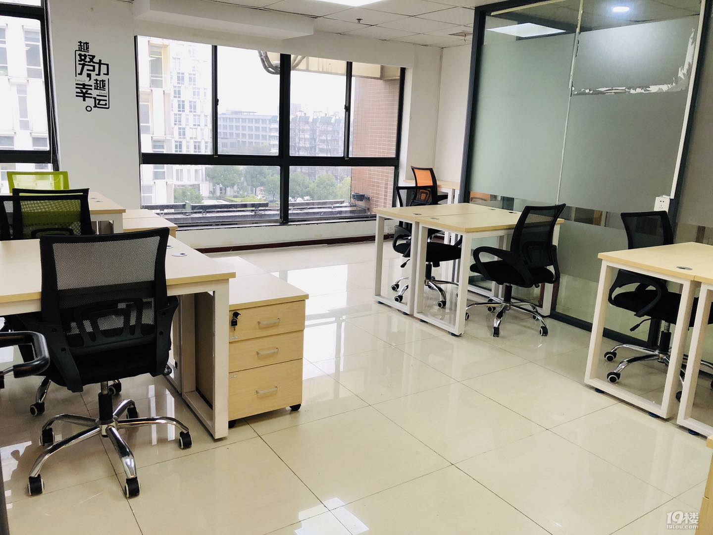 3人精装办公室招租 办理执照变更解除异常 无杂费 全包价