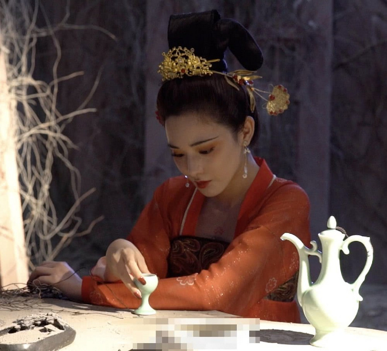 彭小苒古装最新造型,清丽端庄依旧是让人惊艳不